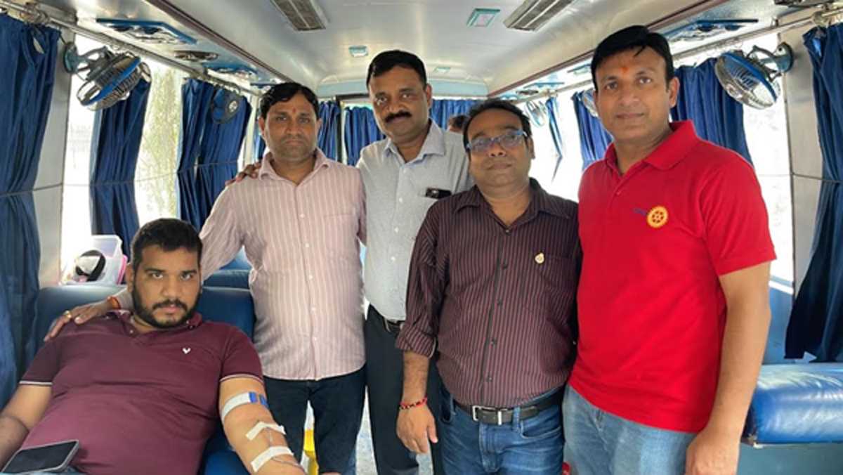 रोटरी क्लब ने रक्तदान शिविर का किया आयोजन